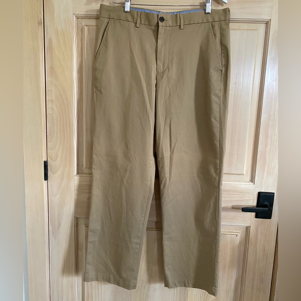 Men’s LANDS END Traditiinal fit khakis. Size 35waist. Very good condition.